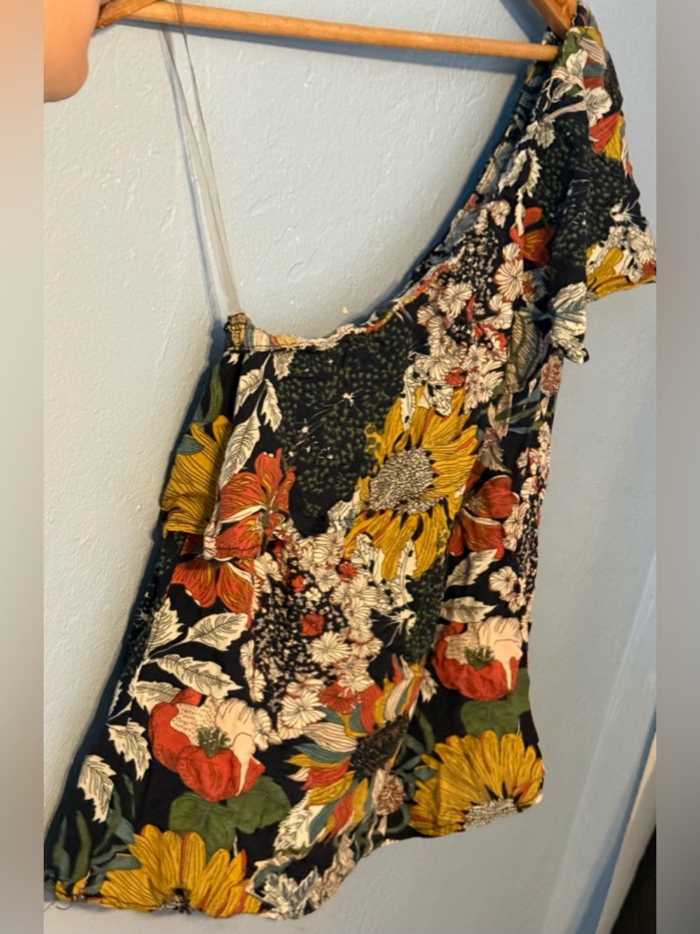3 for $30! 💅🏻 entro Black One-Shoulder Floral  Top 💅🏻 Bundle SALE!